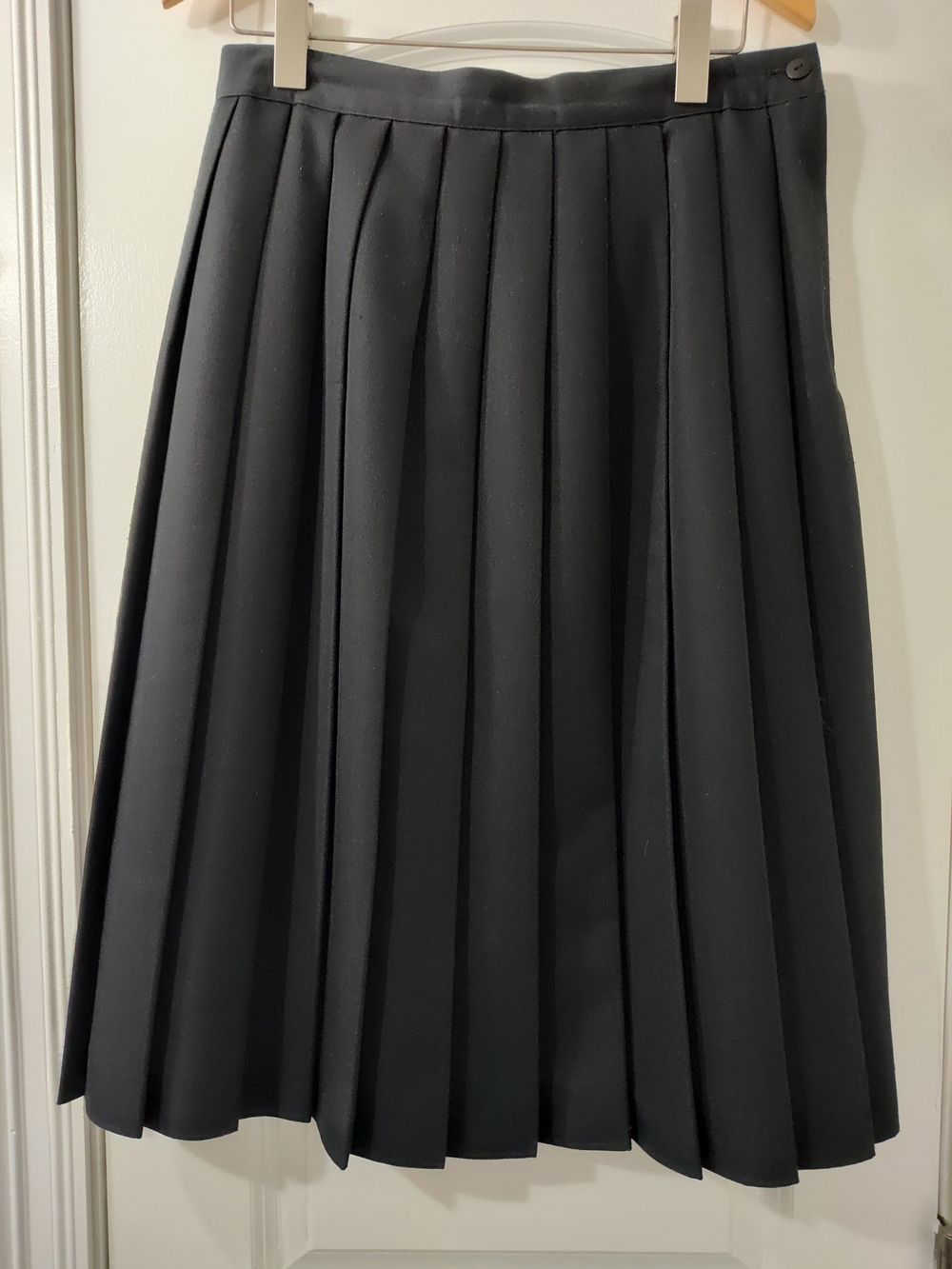 Black Pleated Lined Skater Skirt - Versatile Everyday Style Made In USA Vintage